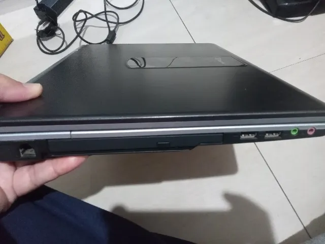 Notebook Itautec/1,5 horas de autonomia
