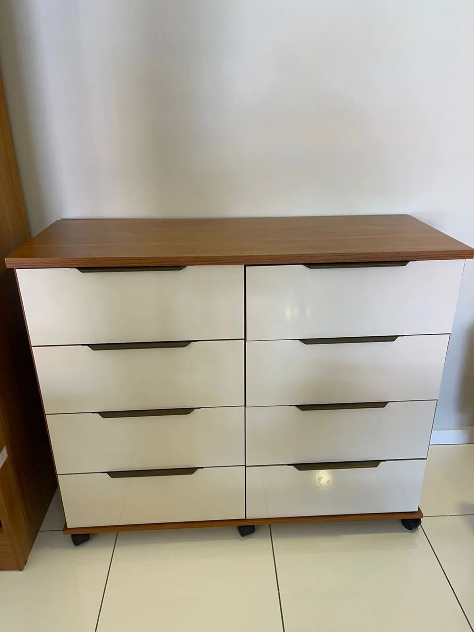 Cômoda 8 gavetas MDF - ENTREGA E MONTAGEM GRÁTIS!  - Foto 2