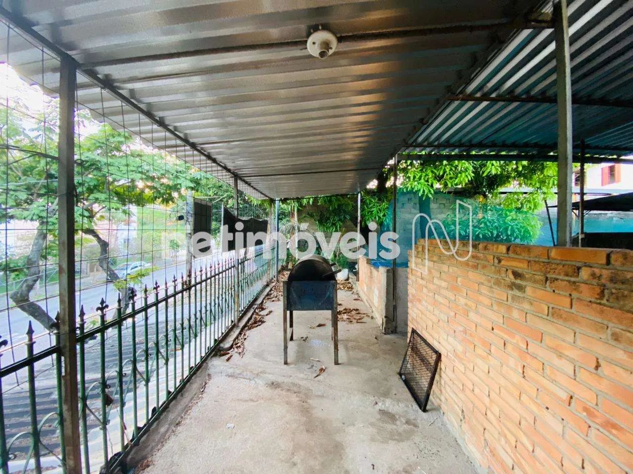 Casa Ampla com Loja Comercial à Venda