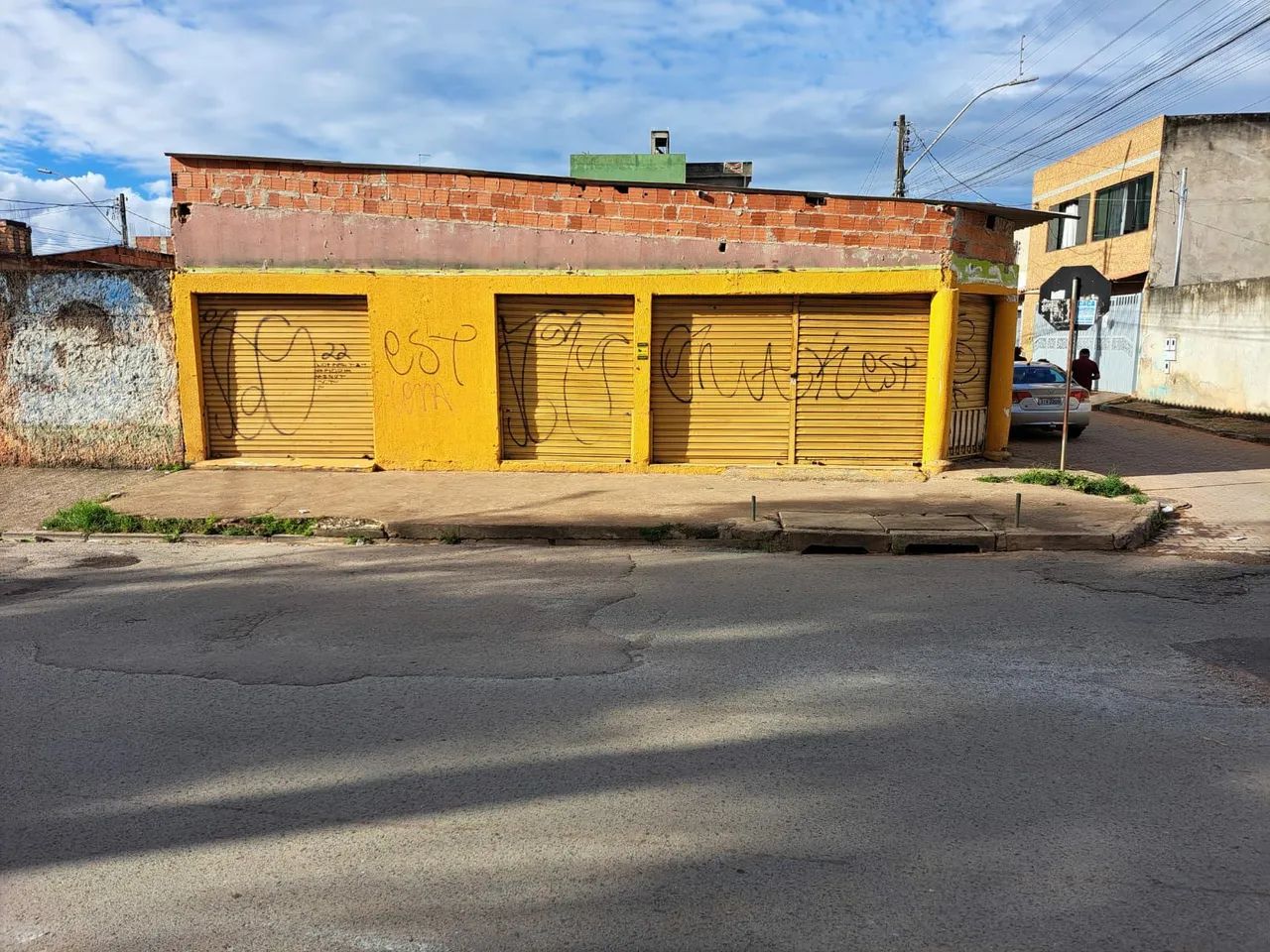 Casa de esquina na estrutural bom para comércio  - Foto 2