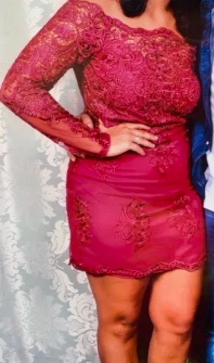 Vestido de renda rosa forte 