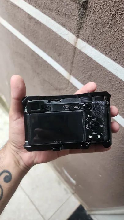 Câmera Sony Alpha 6400 - impecável - Foto 2