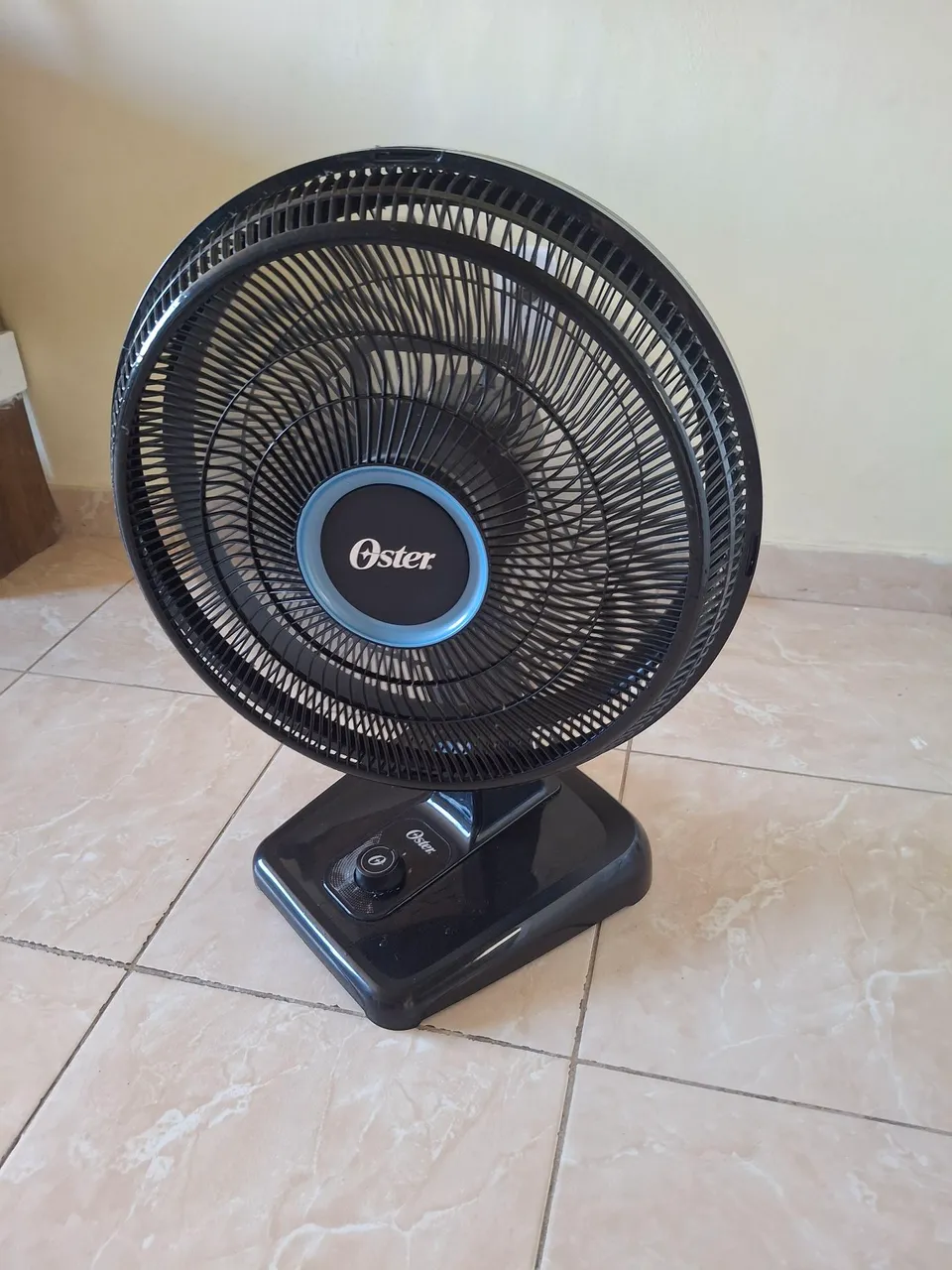 Ventilador de Mesa Oster - Ar Fresco e Conforto
