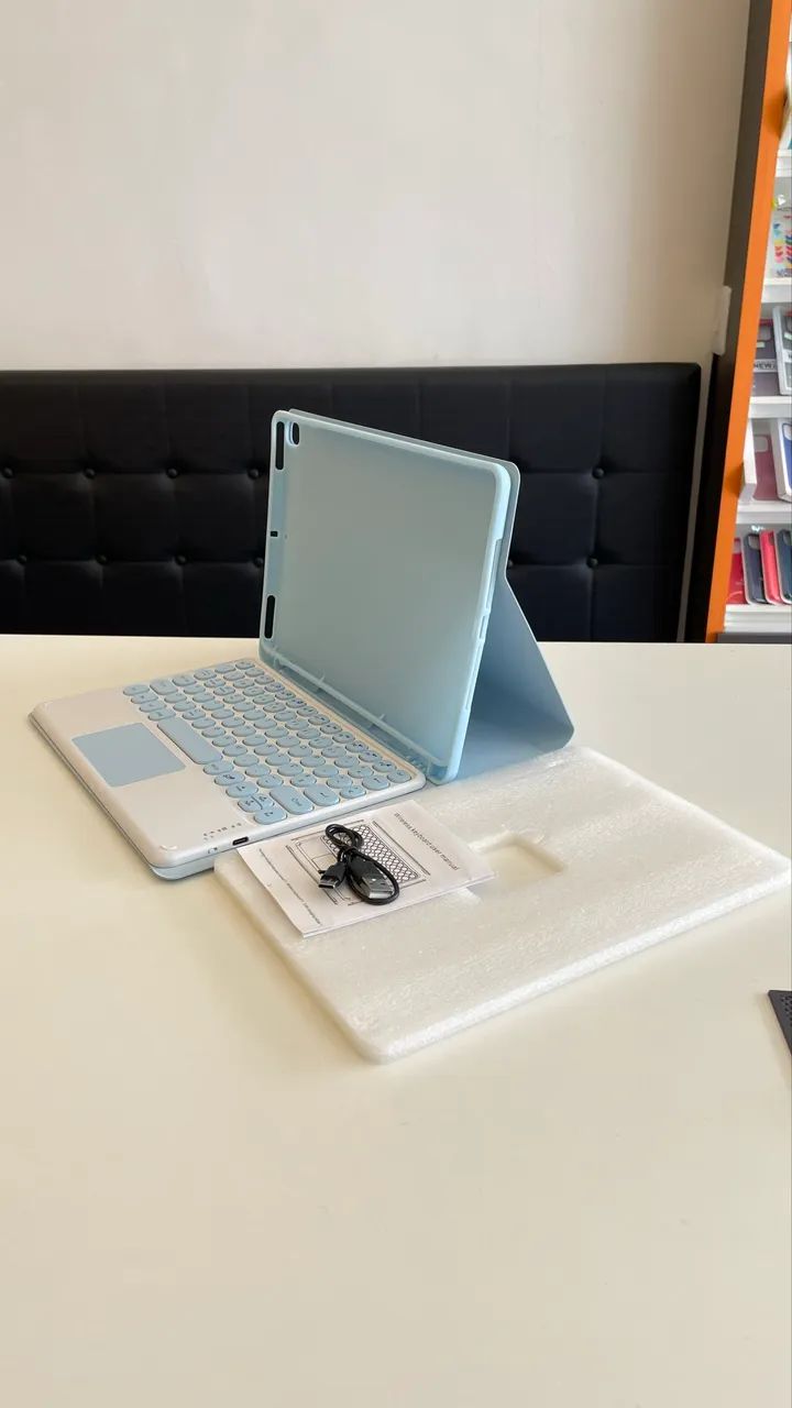 Capa protetora para IPAD 7 8 9 geração com teclado bluetooth sem fio e bandeja par caneta - Foto 2