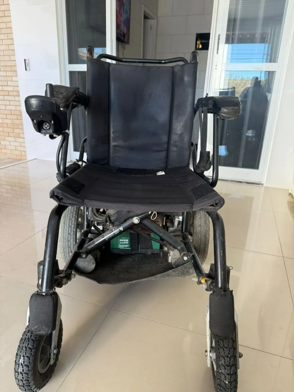 Vende se cadeira de rodas motorizada.?