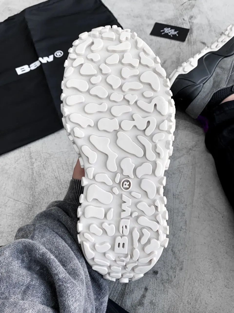 Tênis Chunky B&W Cinza com Branco - Foto 2
