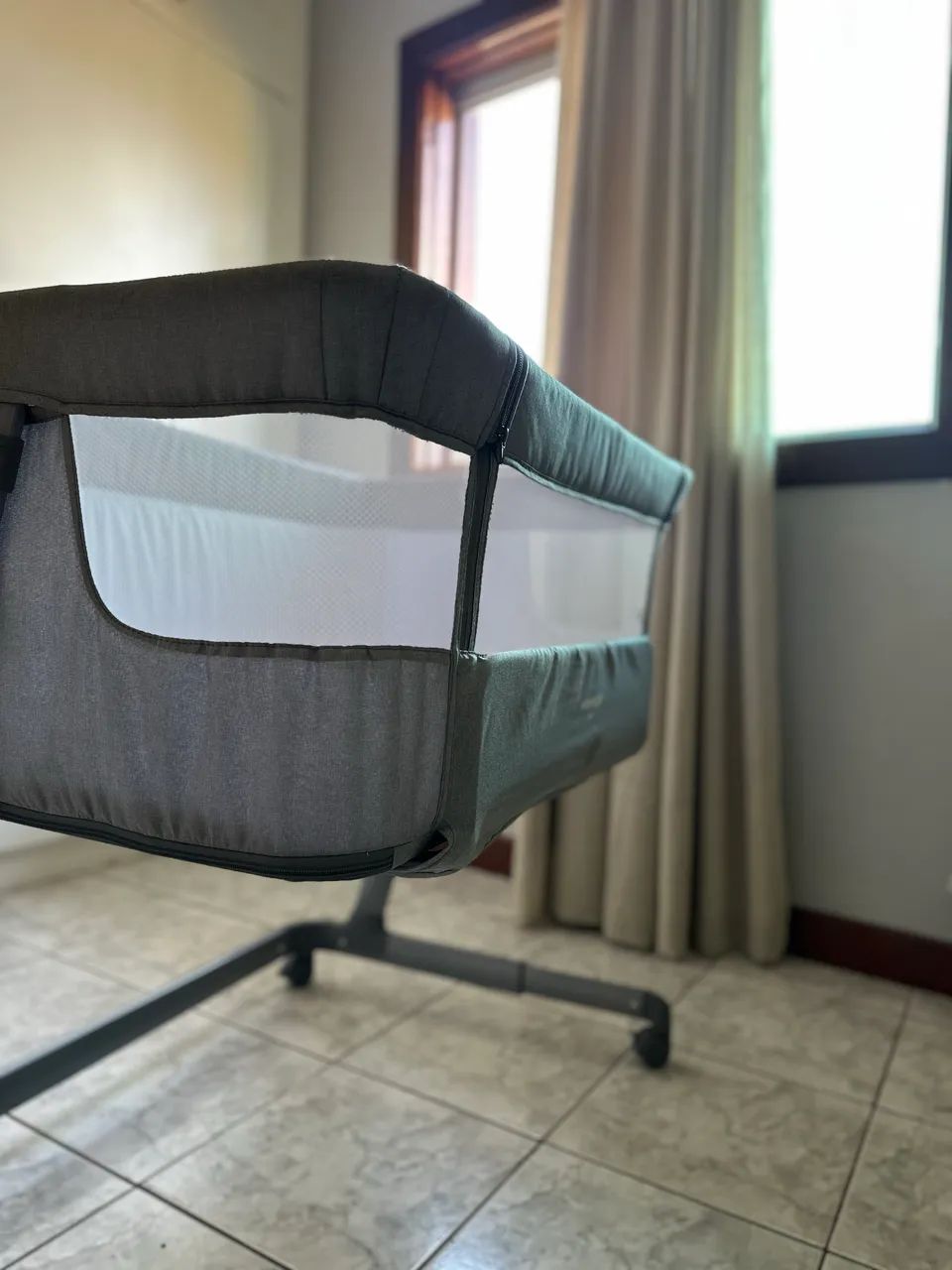 Berço Voyage Link regulagem altura  - Foto 4