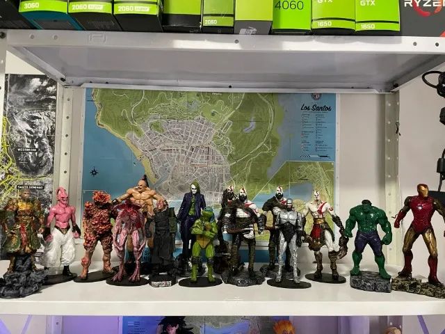 Action Figures Diversas