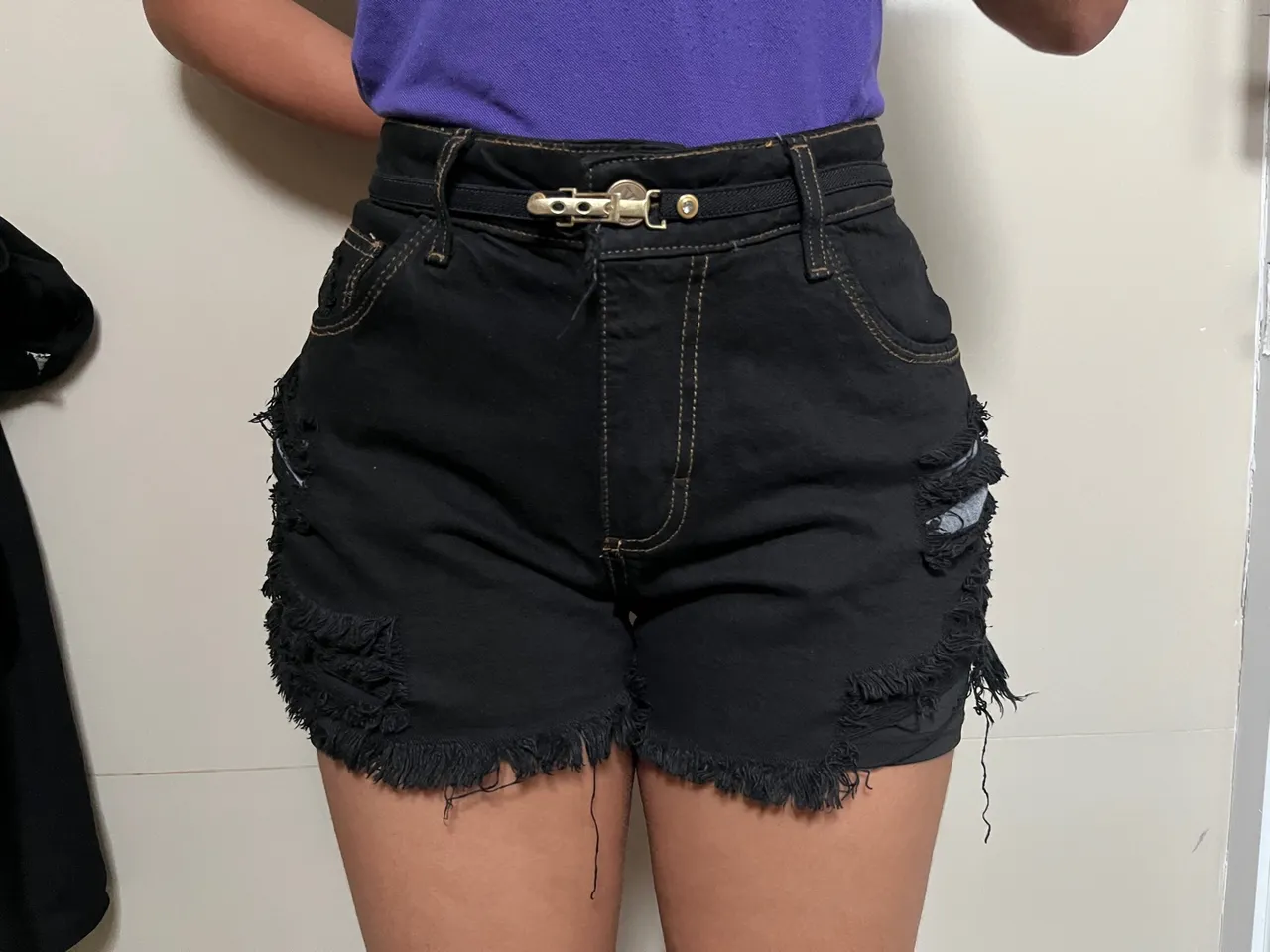 Shorts Jeans Feminino Destroyed com Detalhes