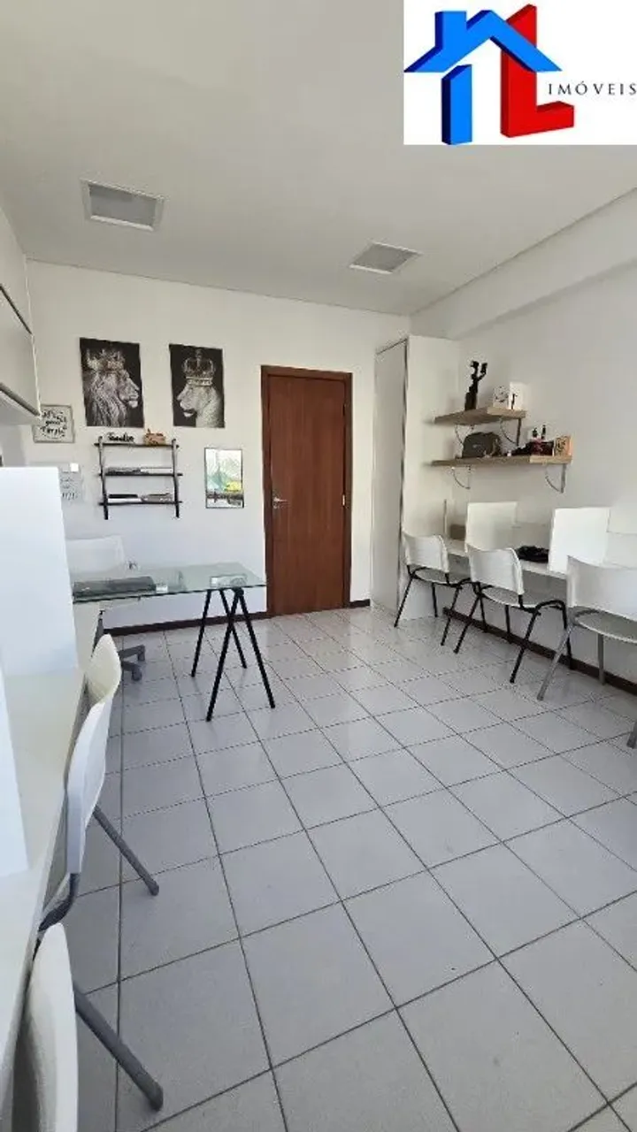 Vendo Sala no Caminho das Árvores, com 25m², próximo ao Salvador Shopping, com Banheiro e 