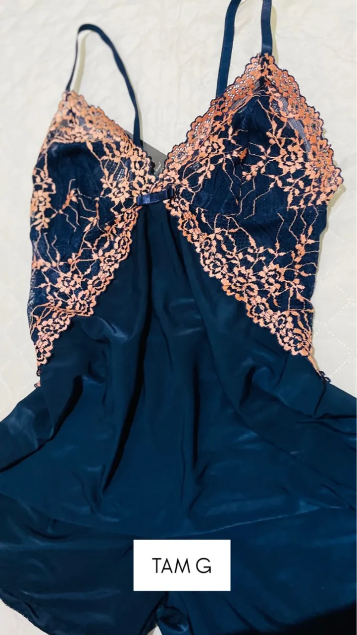 Camisola de Seda com Detalhes em Renda