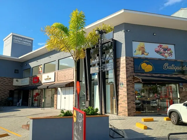 Aluguel de Salas Comerciais/Lojas no Centro Comercial Esquina Capivari - Ingleses