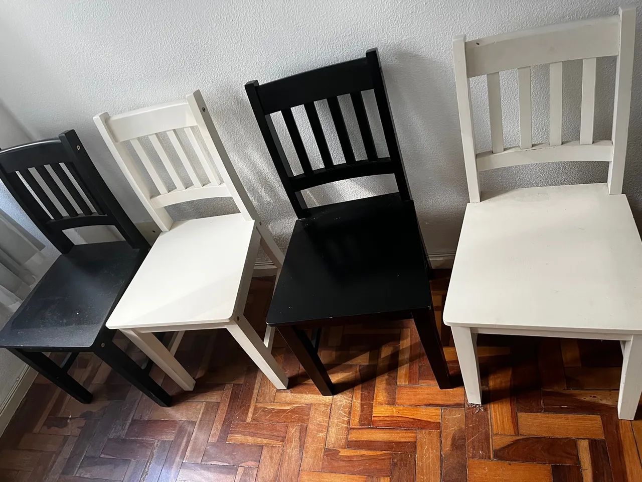 Conjunto de cadeiras em madeira - 2 unidades