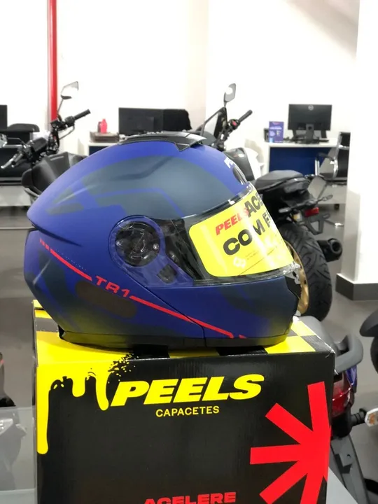 CAPACETE PEELS RETRÁTIL COM ÓCULOS INTERNO