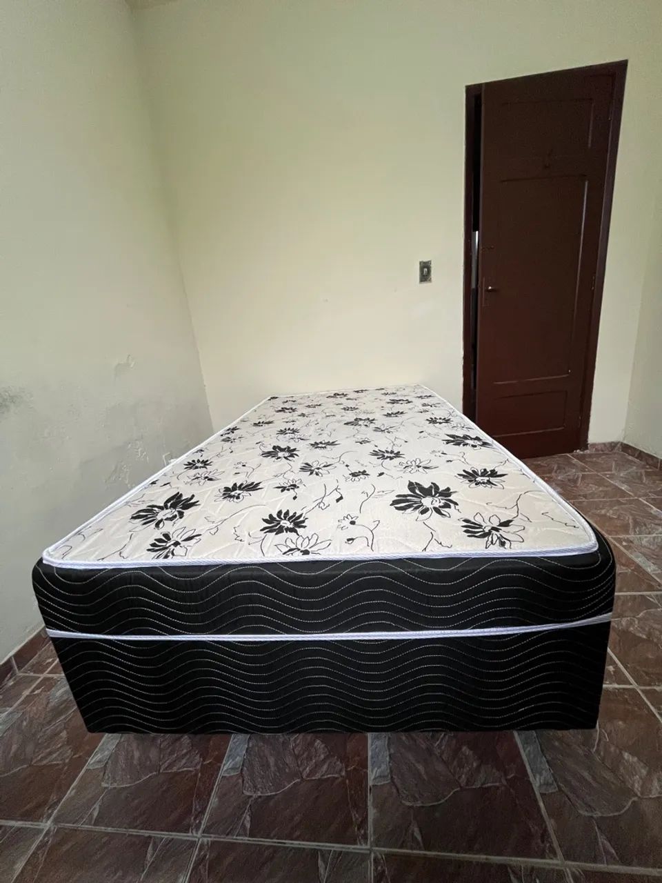Cama Box Casal com Desenho Floral