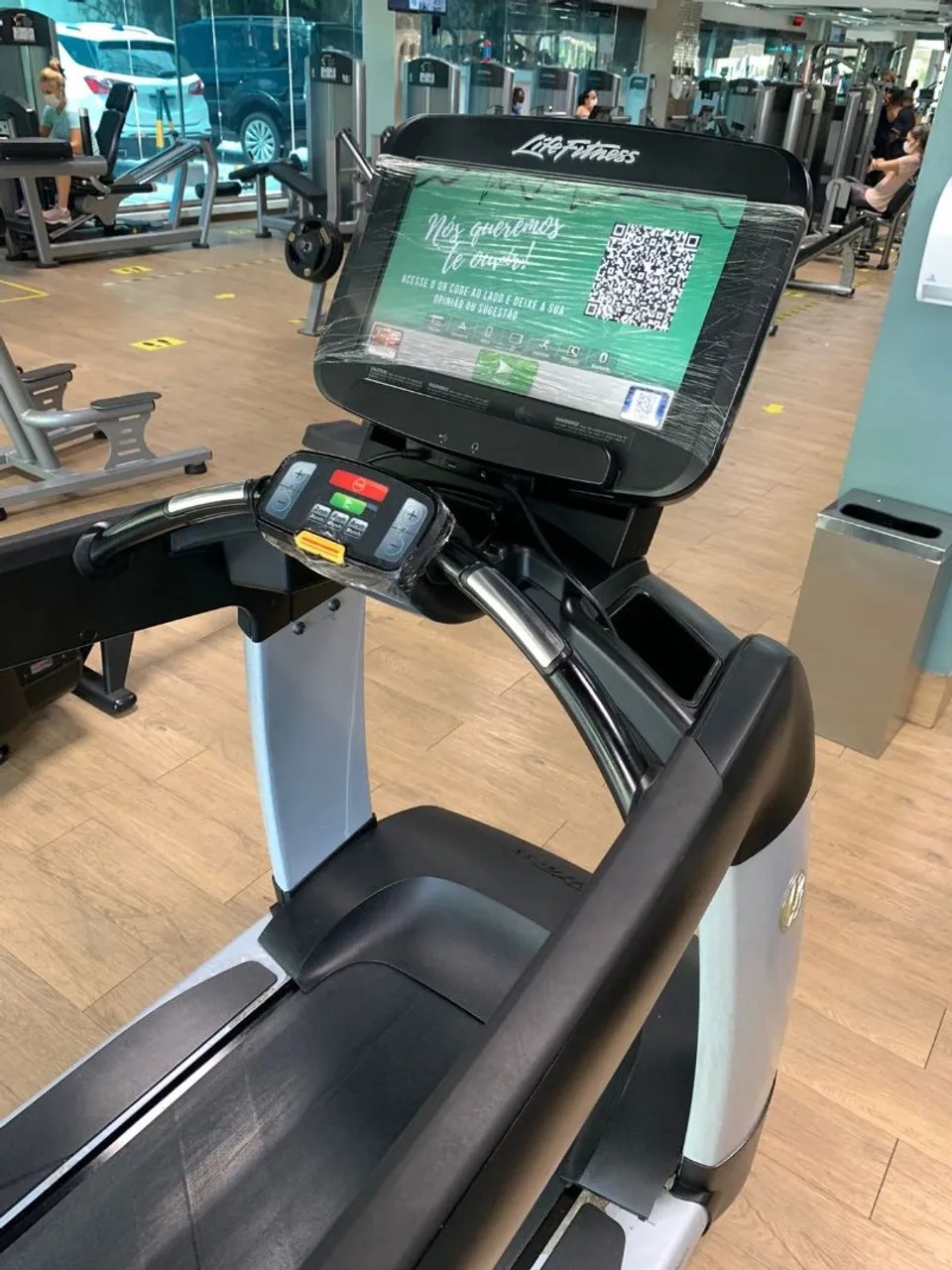Esteira Elétrica Life Fitness Top de Linha Discover SE
