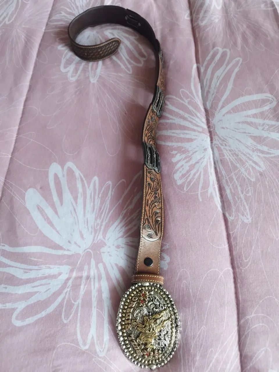 Vendo cinto em puro couro com fivela cromada - Foto 4