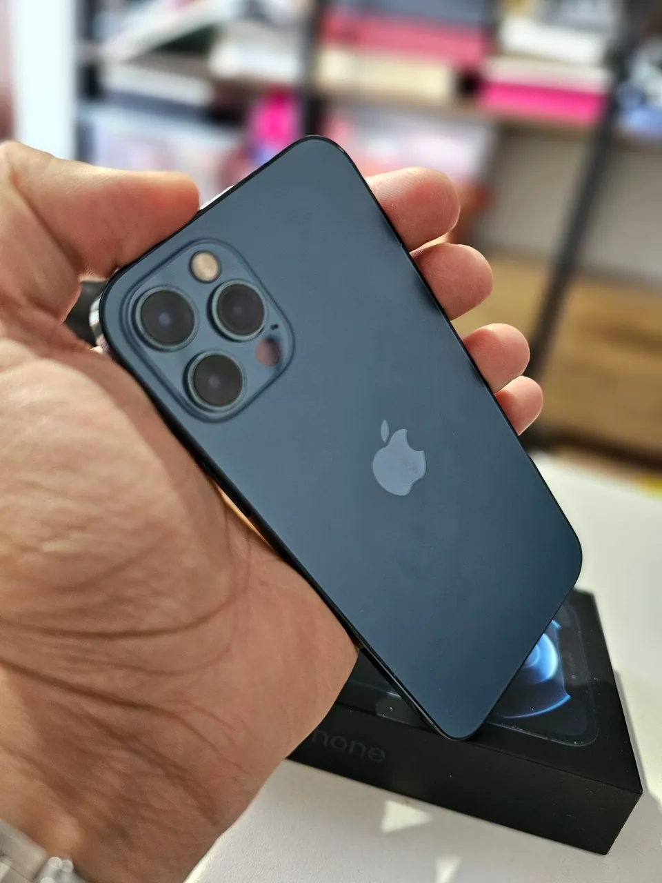 Iphone 12 Pro 128GB em perfeito estado - Nunca foi aberto, muito novo.
