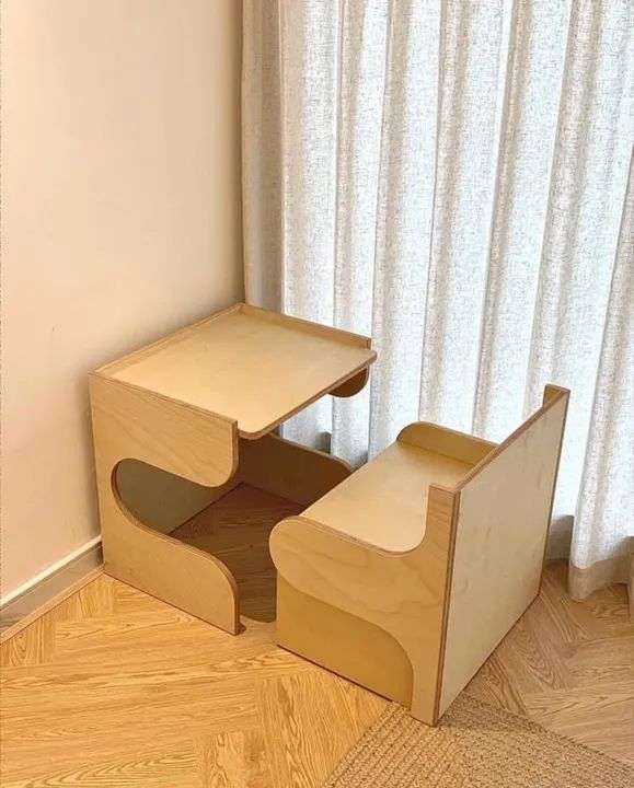 Mesa Cubo e Cadeira Infantil em Madeira 