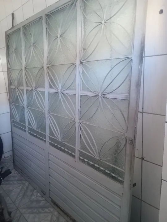 Porta de vidro com detalhes em ferro - Foto 4