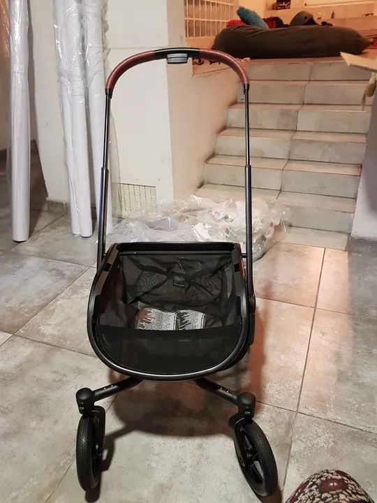 Carrinho de Bebê Quinny Vnc com capa de chuva - Foto 5