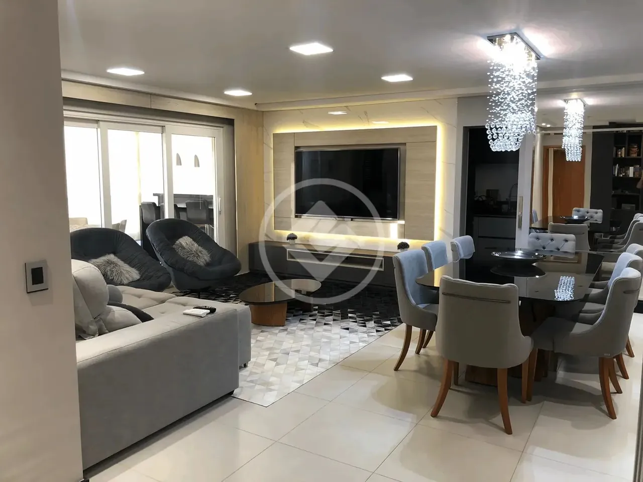 Apartamento com três suítes para venda no Brasil Beach, Cuiabá-MT Valor: R$ 1.700.000,00 c