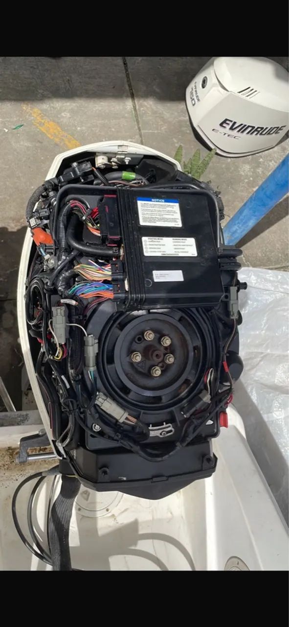 Parelha (2 motores) Evinrude Etec 150hp gasolina - Foto 5