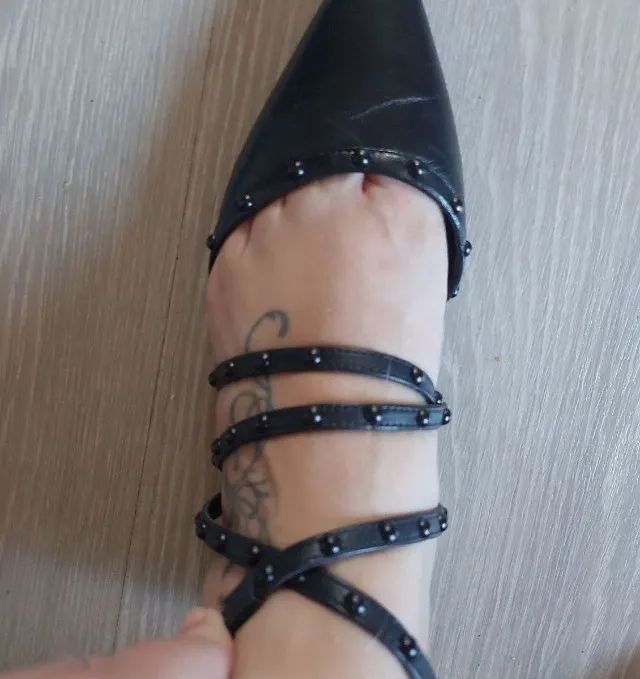 Sandália de couro Rasteira Bico Fino Schutz Original TAM 35 - Foto 3