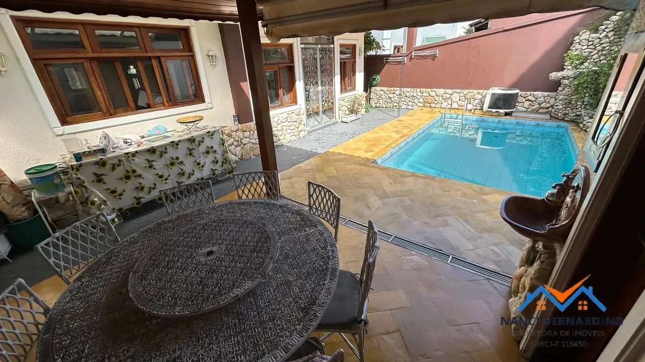 Casa com Piscina em Cond. Fechado de Arujá a venda ! Confira !