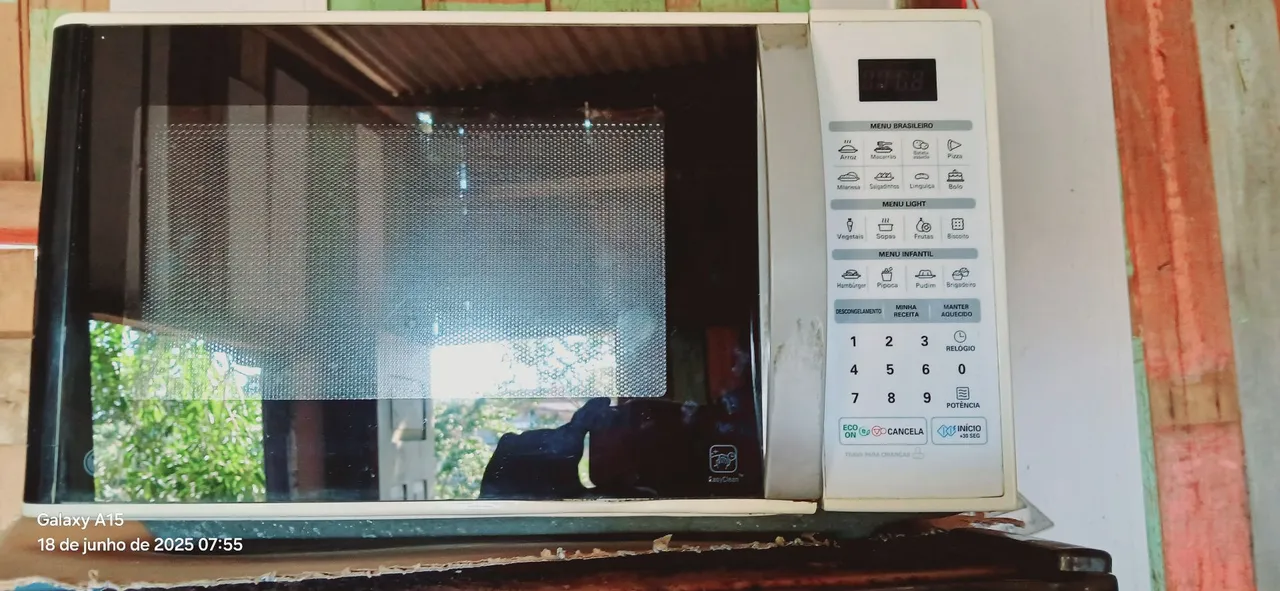 Microondas Electrolux com Funções Especiais
