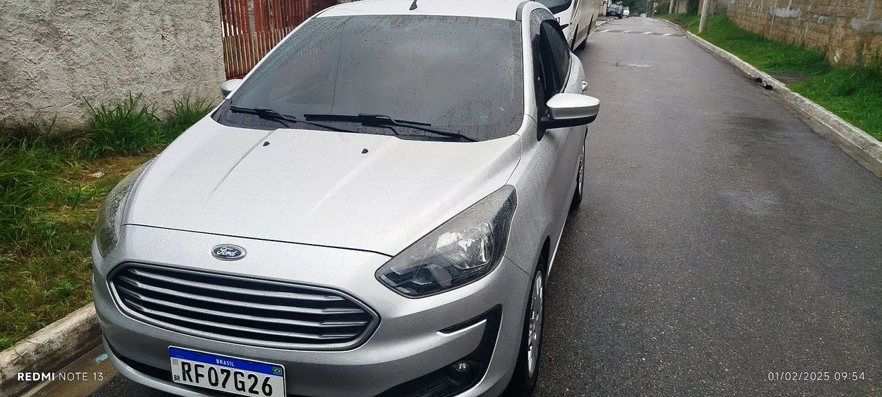 Ford Ka sedan leia o anúncio.