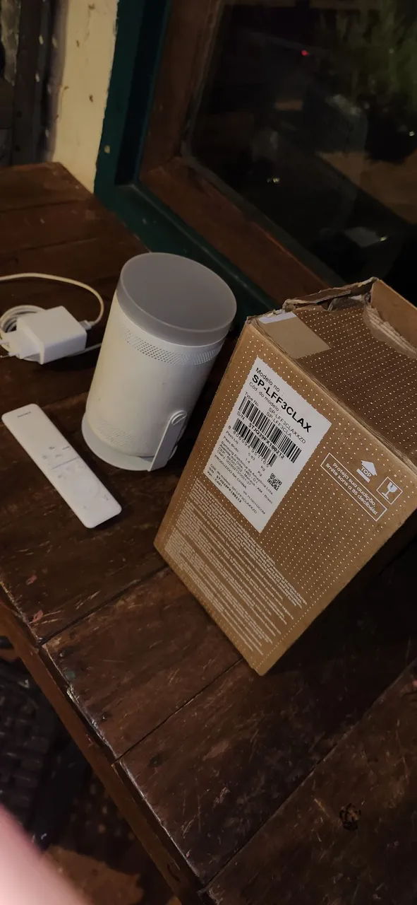 Projetor Samsung The Freestyle SP-LFF3CLAX