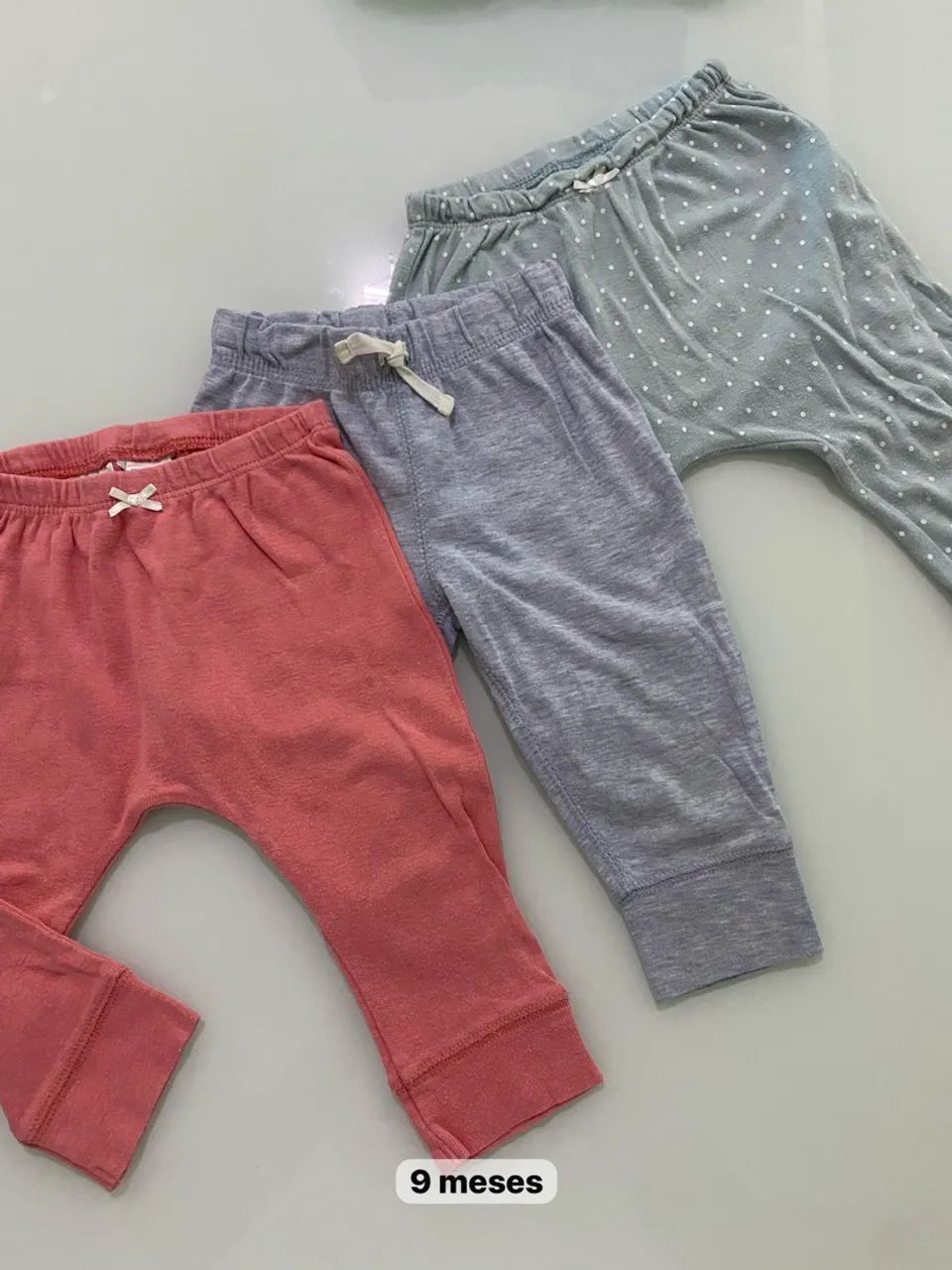 Calças de bebê - 9 meses da carters