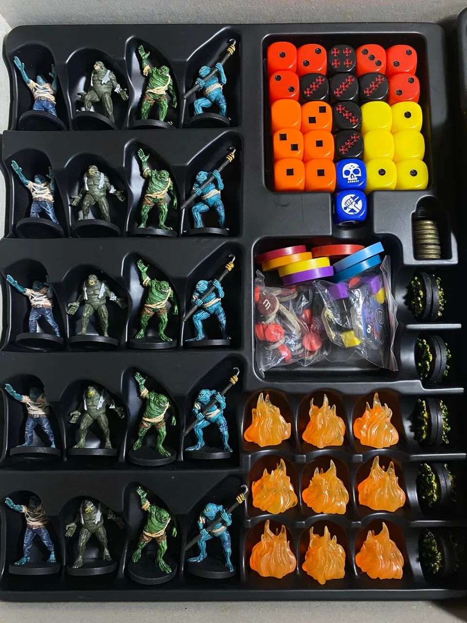 Board Game Hellboy - Edição de colecionador (com todas as miniaturas pintadas) - Foto 2