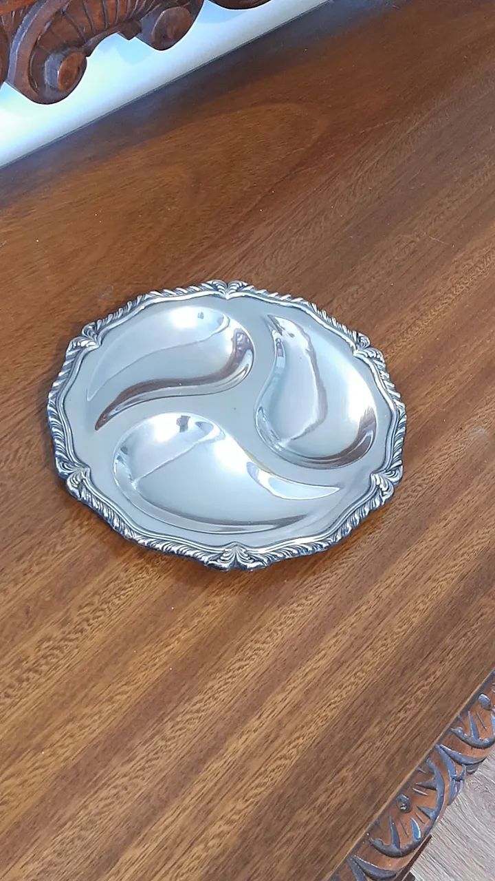 Antiga bandeja de prata com três compartimentos