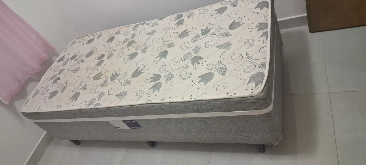 Cama Box praticamente nova