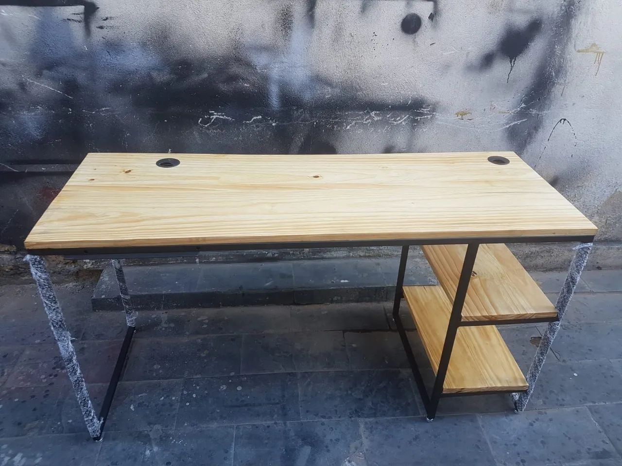 Mesa de escritório moderna com estrutura de metal - Foto 3