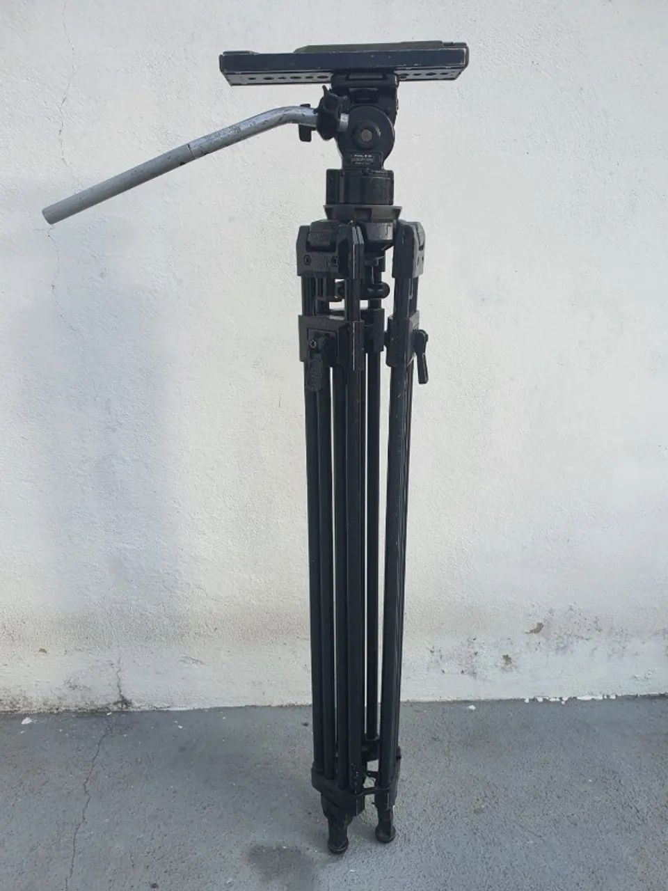 Vendo ou Troco Tripé Profissional Manfrotto #136 Cabeça Hidráulica 14kg - Foto 2