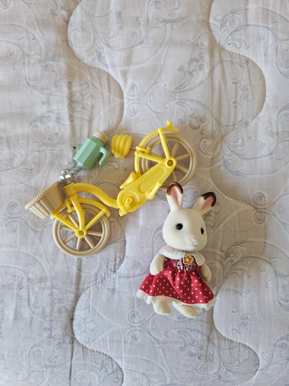 Sylvanian Familes Coelha chocolate com bicicleta