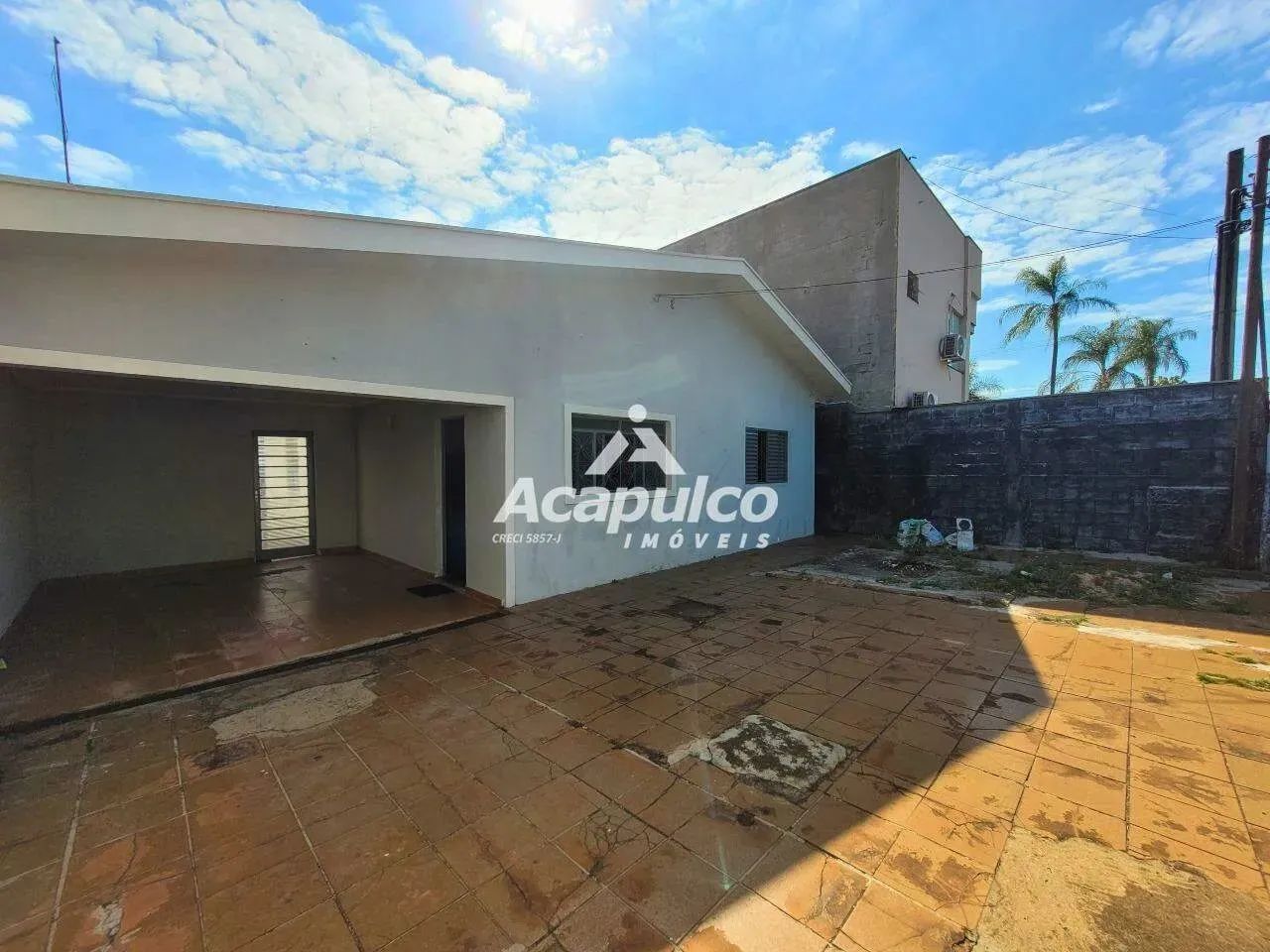 Casa à venda com 3 quartos e 5 vagas de garagem no Vila Margarida