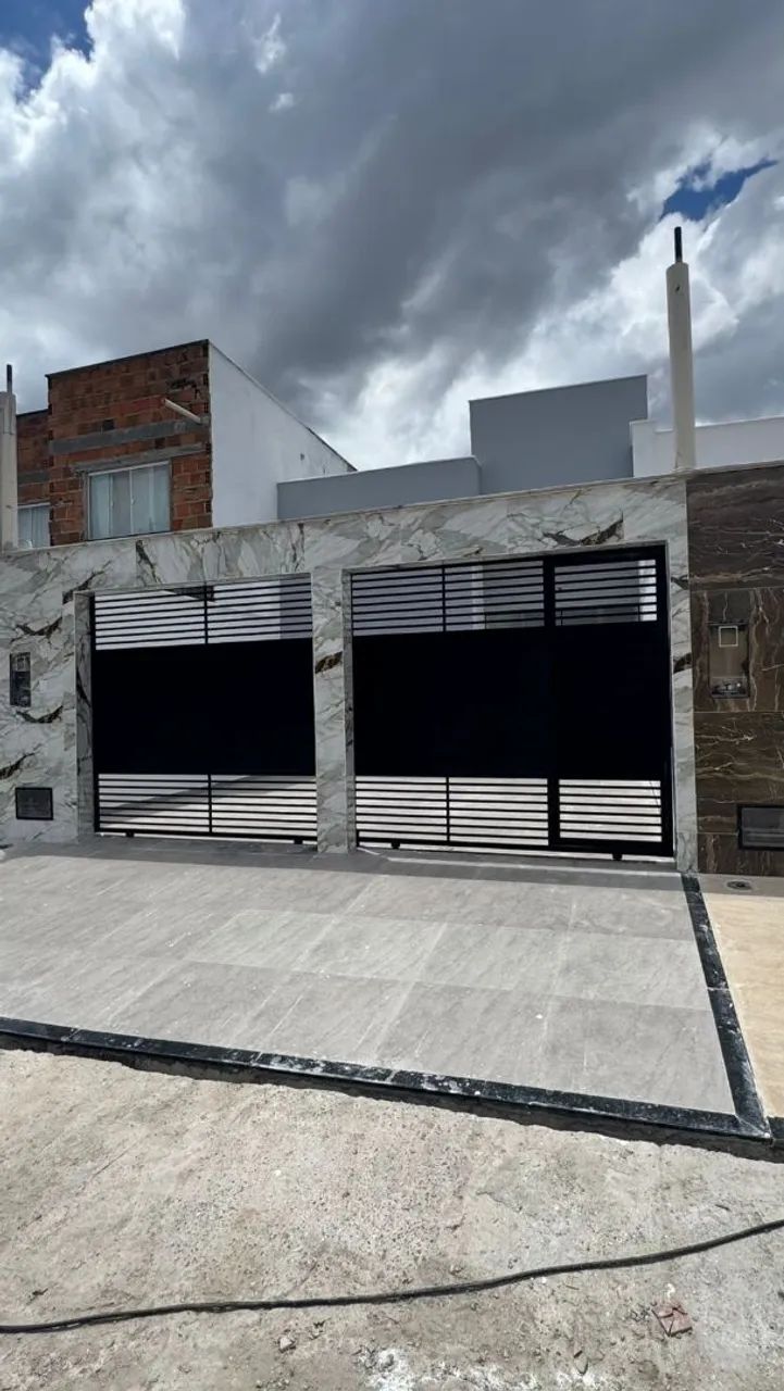 Vendo casa de 3/4 sendo uma suíte e closet 