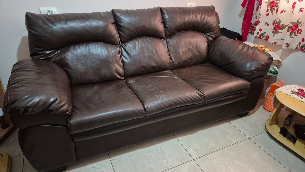 Sofá de 3 lugares e  outro de 2 lugares