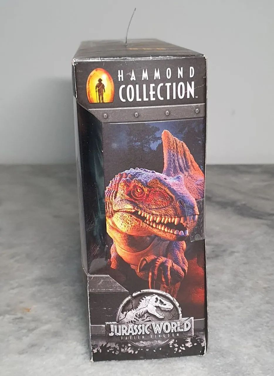 Jurassic world Concavenator Hammond collection semi novo