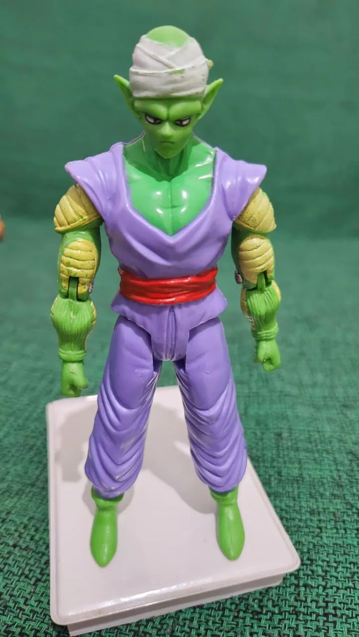 Boneco de ação articulado do  Piccolo - Dragon Ball. 