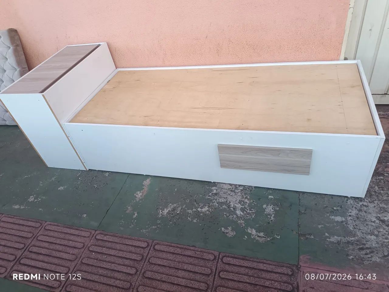 Cama de solteiro de MDF com baú e gaveta - Foto 3