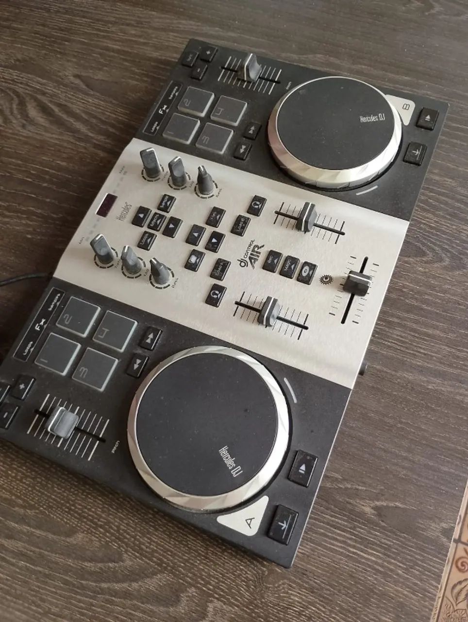 Controladora Hercules DJ