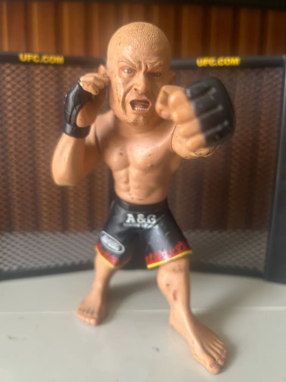 Bonecos UFC Round 5 Chuck Liddell e Tito Ortiz - Foto 3