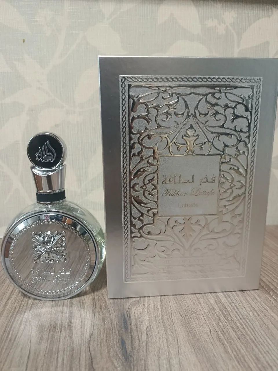 Perfume Fakhar platin com Caixa