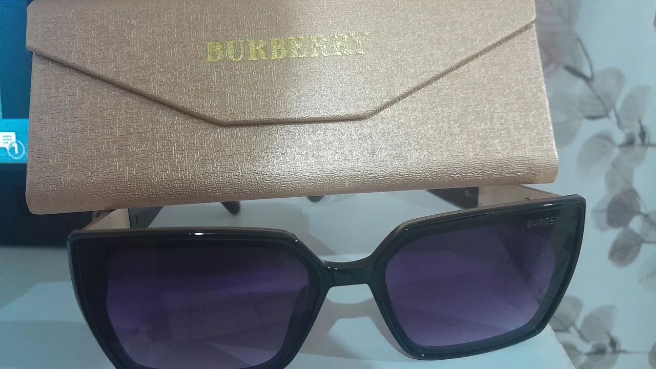 Óculos de sol feminino Burberry - Foto 2