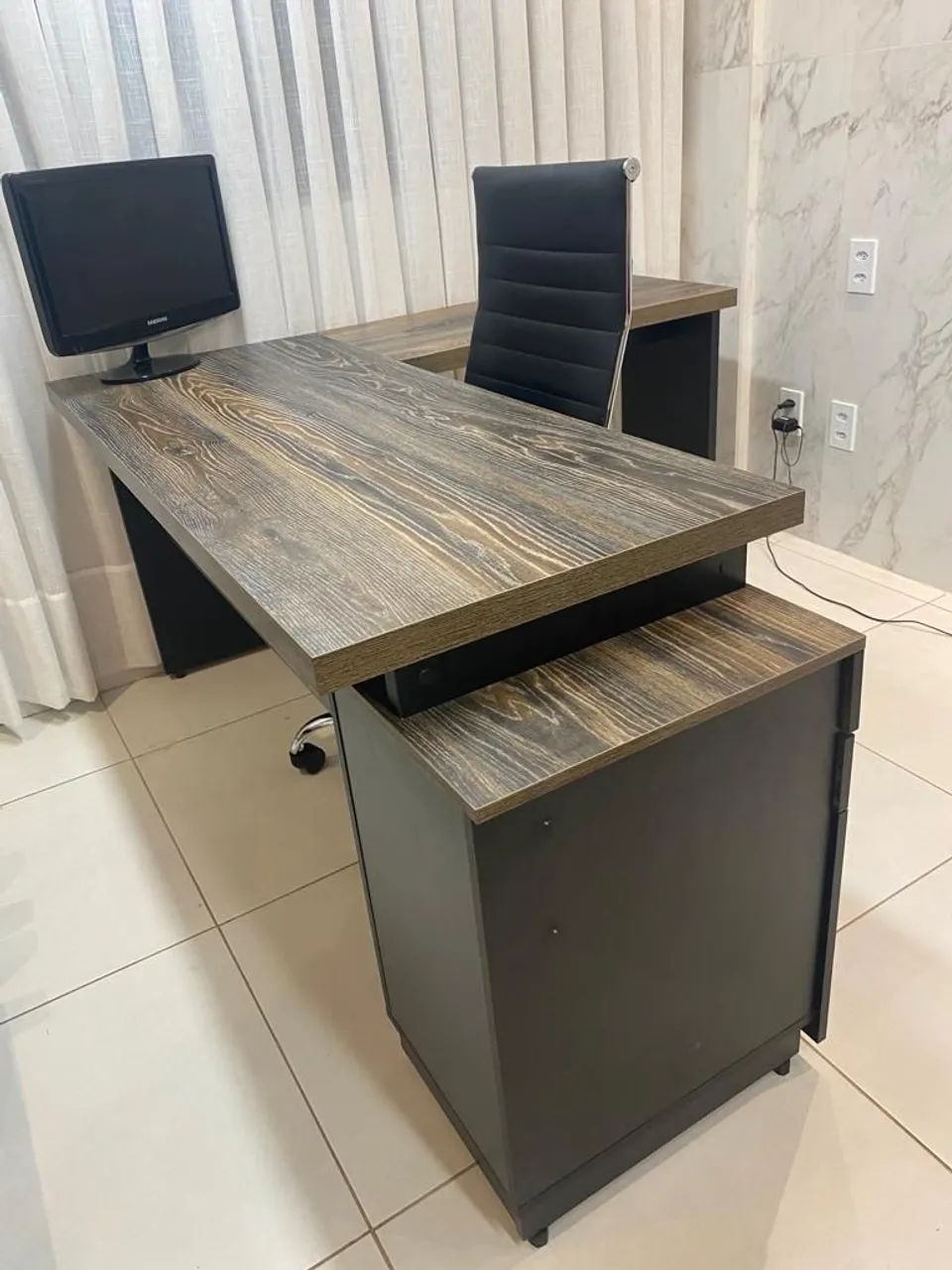 Mesa para escritório seminova - Foto 2